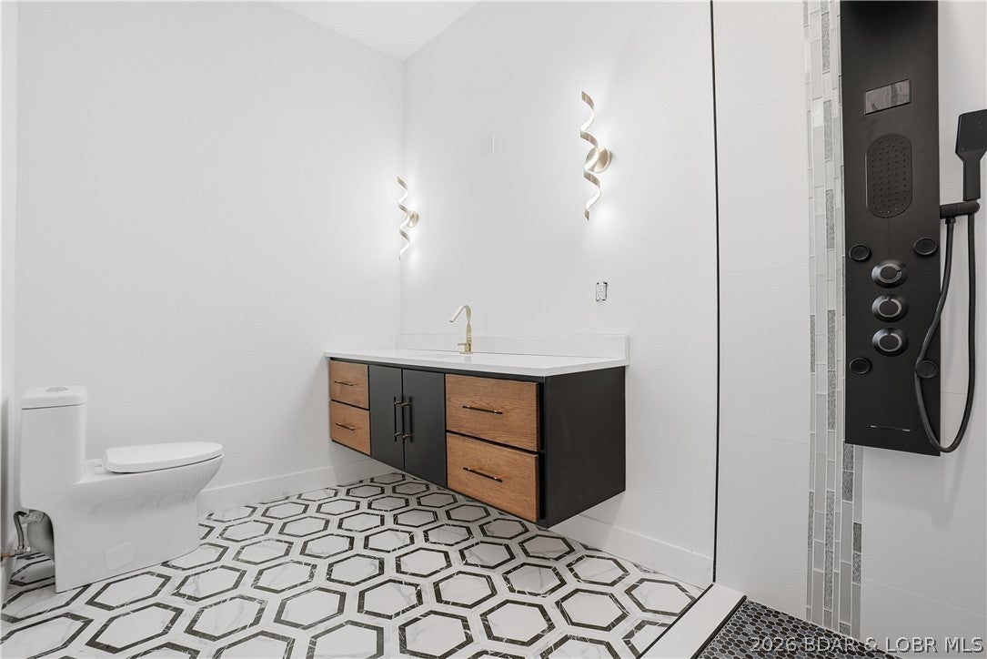 Porto Cima, Missouri, 65079, United States, 6 Bedrooms Bedrooms, ,9 BathroomsBathrooms,Residential,Active,2017446