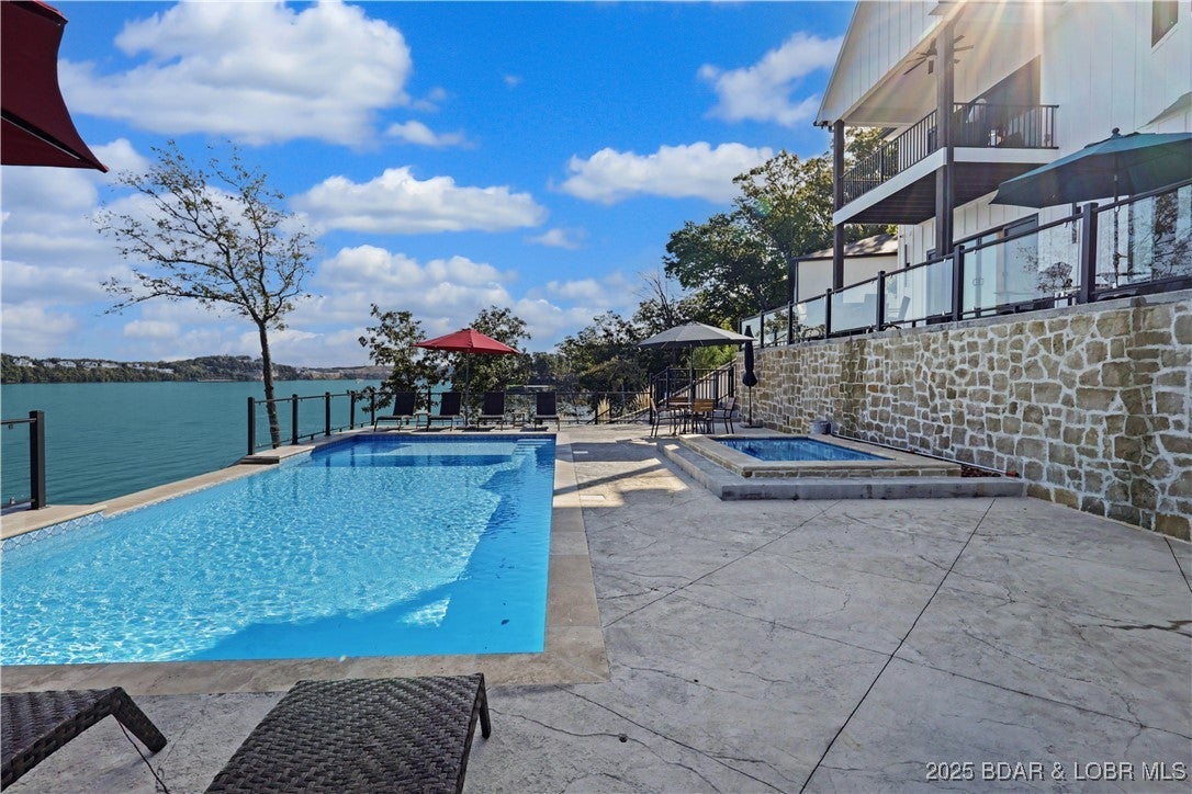 Porto Cima, Missouri, 65079, United States, 6 Bedrooms Bedrooms, ,5 BathroomsBathrooms,Residential,Active,1960144