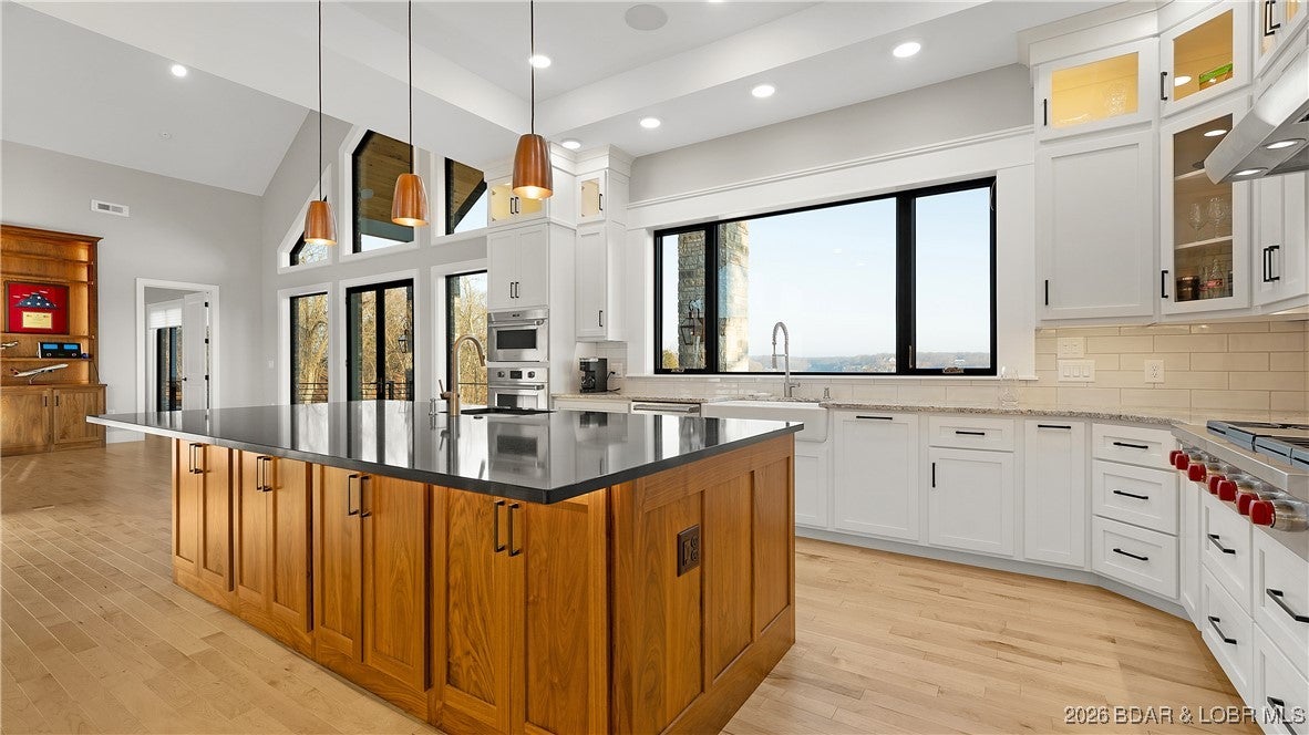 Osage Beach, Missouri, 65065, United States, 4 Bedrooms Bedrooms, ,5 BathroomsBathrooms,Residential,Active,2008724