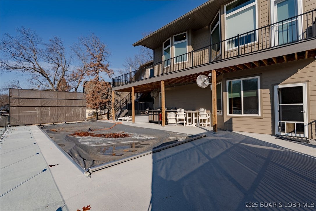 Sunrise Beach, Missouri, 65079, United States, 5 Bedrooms Bedrooms, ,7 BathroomsBathrooms,Residential,Active,2007238