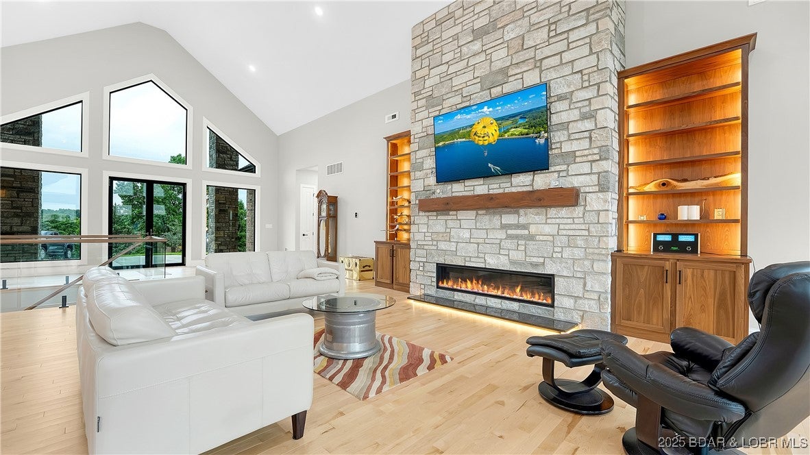 Osage Beach, Missouri, 65065, United States, 4 Bedrooms Bedrooms, ,5 BathroomsBathrooms,Residential,Active,1877825