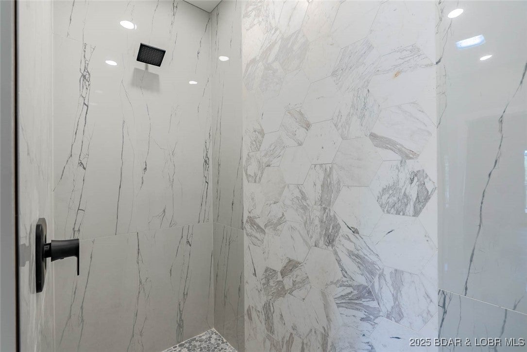 Sunrise Beach, Missouri, 65079, United States, 6 Bedrooms Bedrooms, ,7 BathroomsBathrooms,Residential,Active,1968091