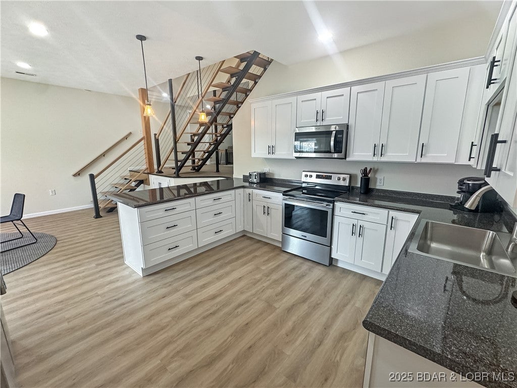 Sunrise Beach, Missouri, 65079, United States, 18 Bedrooms Bedrooms, ,19 BathroomsBathrooms,Residential,Active,1734934