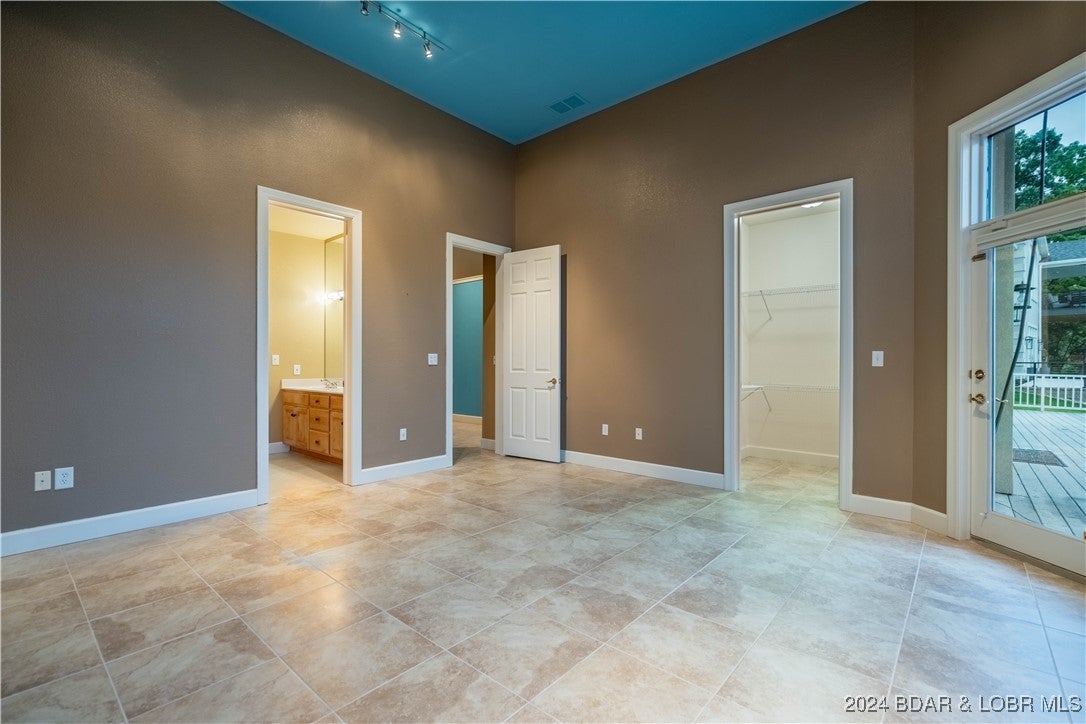 Porto Cima, Missouri, 65079, United States, ,5 BathroomsBathrooms,Residential,Active,1703312