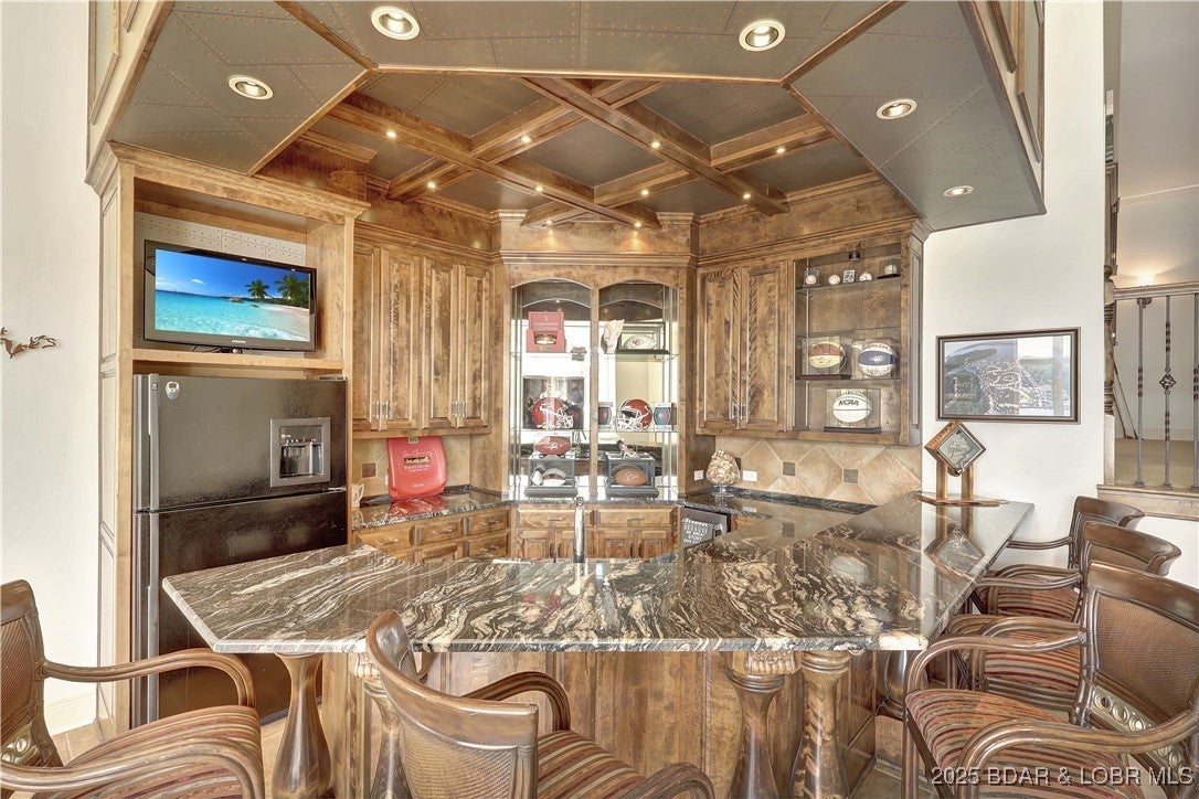 Porto Cima, Missouri, 65079, United States, 7 Bedrooms Bedrooms, ,7 BathroomsBathrooms,Residential,Active,1922532