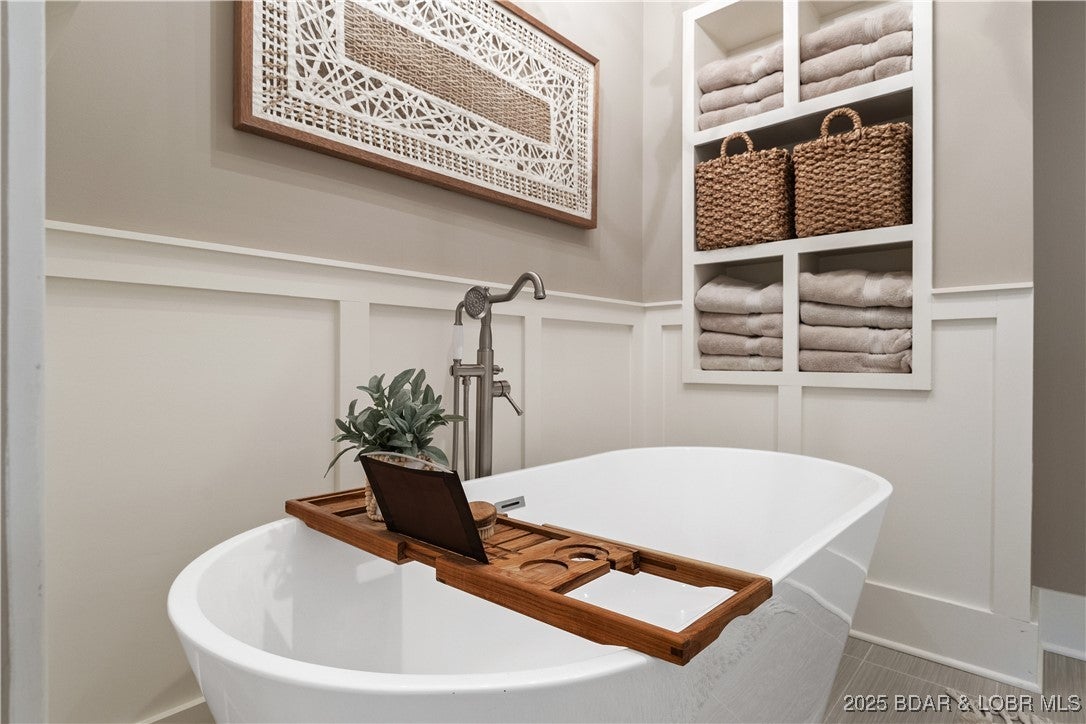 Lake Ozark, Missouri, 65049, United States, 4 Bedrooms Bedrooms, ,5 BathroomsBathrooms,Residential,Active,1960161