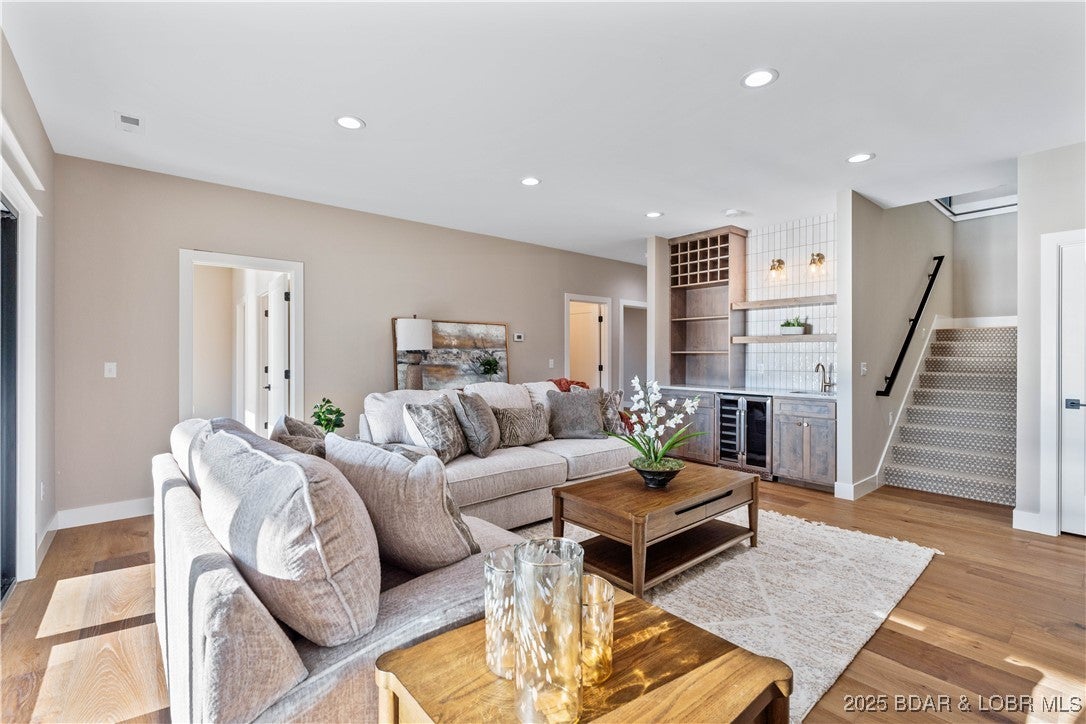 Osage Beach, Missouri, 65065, United States, 6 Bedrooms Bedrooms, ,6 BathroomsBathrooms,Residential,Active,1922661