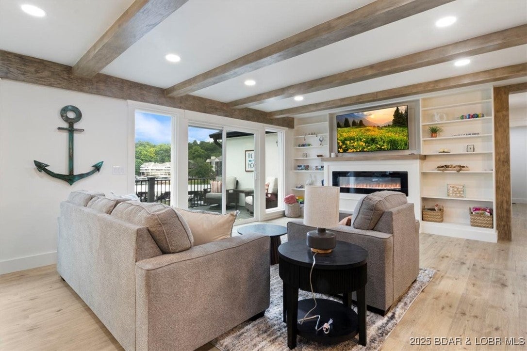 Osage Beach, Missouri, 65065, United States, 5 Bedrooms Bedrooms, ,4 BathroomsBathrooms,Residential,Active,2001071