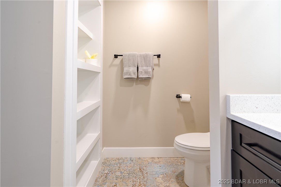 Sunrise Beach, Missouri, 65079, United States, ,5 BathroomsBathrooms,Residential,Active,1764512