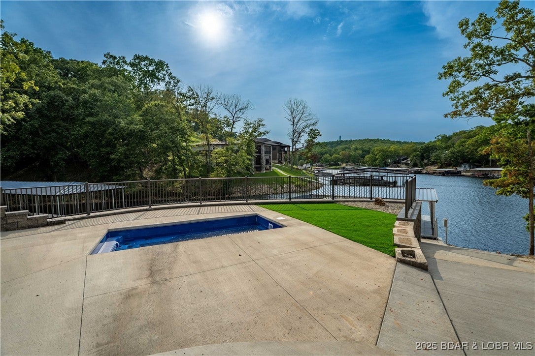 Sunrise Beach, Missouri, 65065, United States, 6 Bedrooms Bedrooms, ,6 BathroomsBathrooms,Residential,Active,1929710