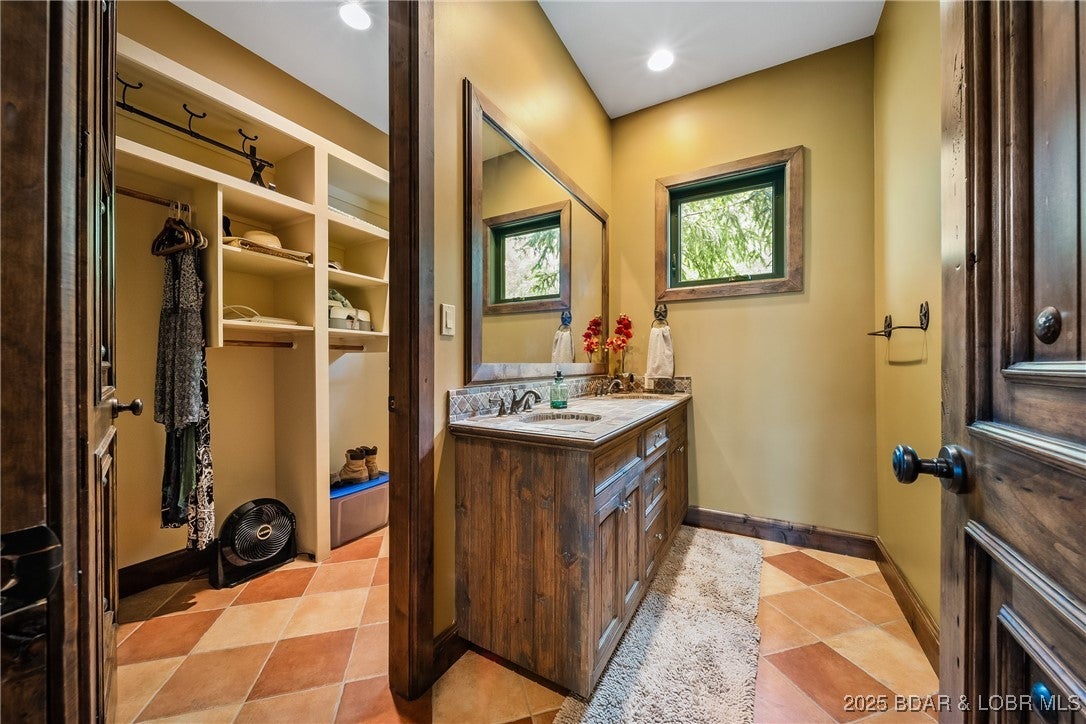 Villages, Missouri, 65079, United States, 5 Bedrooms Bedrooms, ,7 BathroomsBathrooms,Residential,Active,1964268