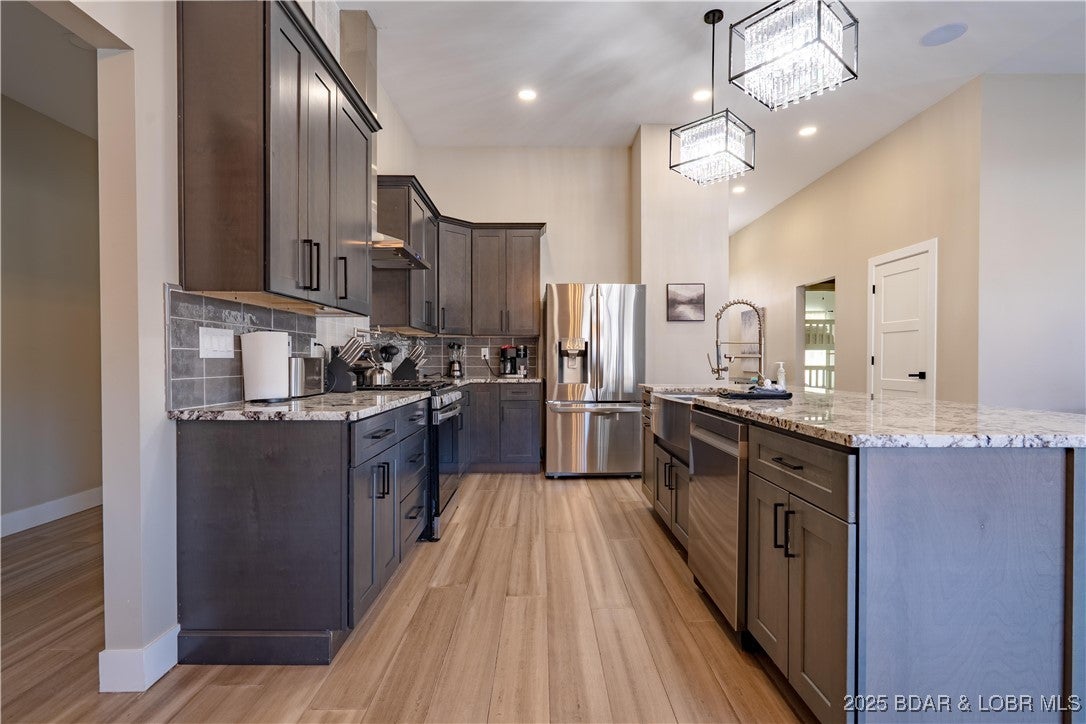 Sunrise Beach, Missouri, 65079, United States, ,5 BathroomsBathrooms,Residential,Active,1764512