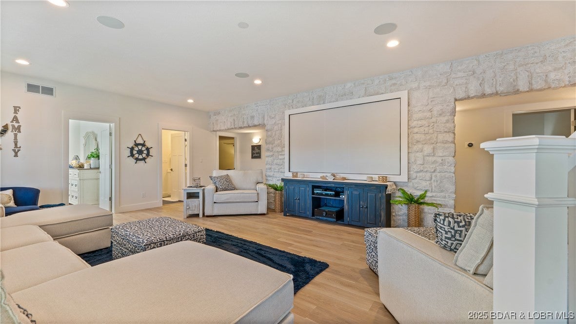 Roach, Missouri, 65787, United States, 8 Bedrooms Bedrooms, ,5 BathroomsBathrooms,Residential,Active,2007100