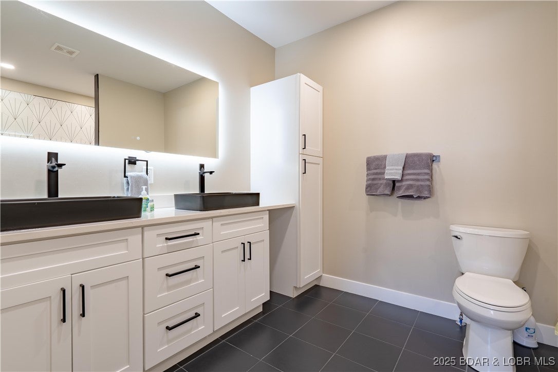 Sunrise Beach, Missouri, 65079, United States, ,5 BathroomsBathrooms,Residential,Active,1764512