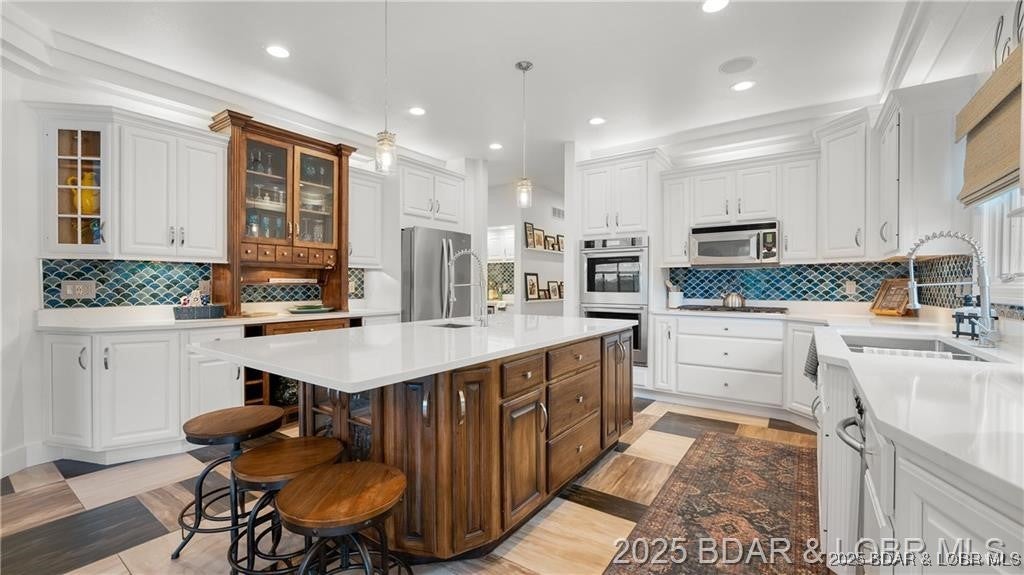 Camdenton, Missouri, 65020, United States, 7 Bedrooms Bedrooms, ,6 BathroomsBathrooms,Residential,Active,1876843