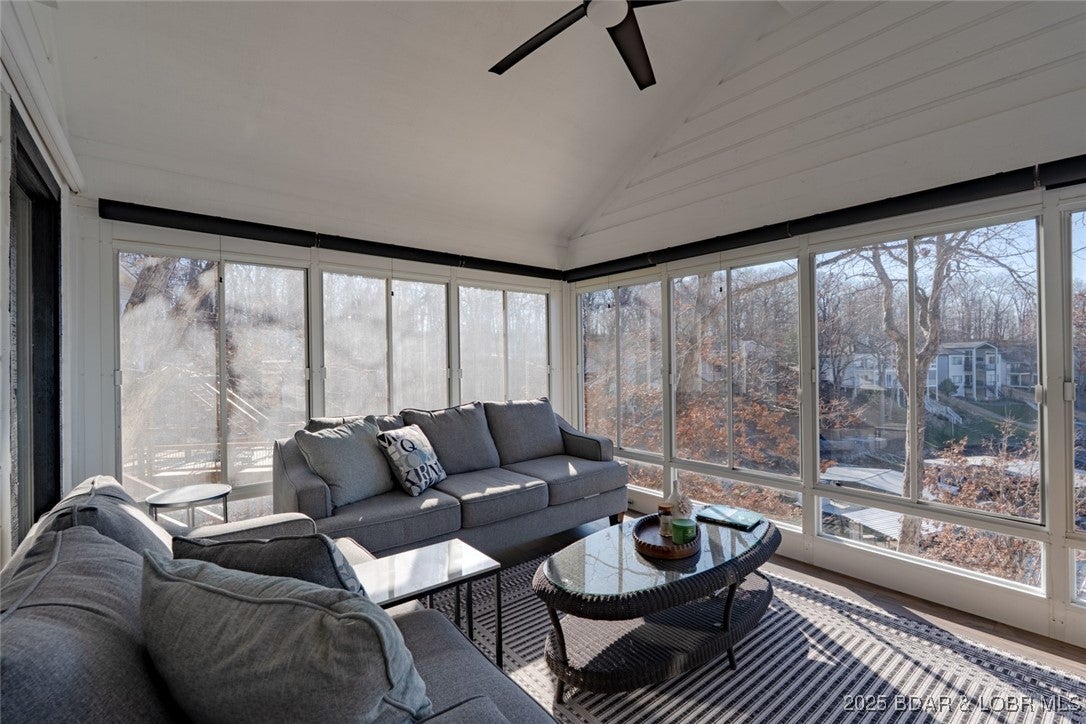 Four Seasons, Missouri, 65049, United States, 5 Bedrooms Bedrooms, ,4 BathroomsBathrooms,Residential,Active,2008696