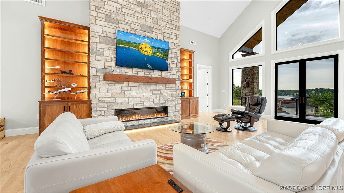 Osage Beach, Missouri, 65065, United States, 4 Bedrooms Bedrooms, ,5 BathroomsBathrooms,Residential,Active,1877825