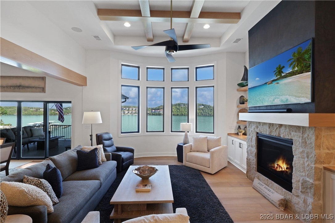 Porto Cima, Missouri, 65079, United States, 6 Bedrooms Bedrooms, ,5 BathroomsBathrooms,Residential,Active,1960144