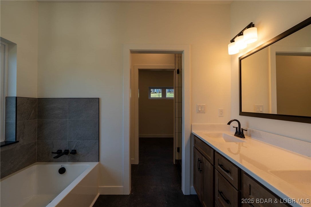 Camdenton, Missouri, 65020, United States, 4 Bedrooms Bedrooms, ,6 BathroomsBathrooms,Residential,Active,2007247