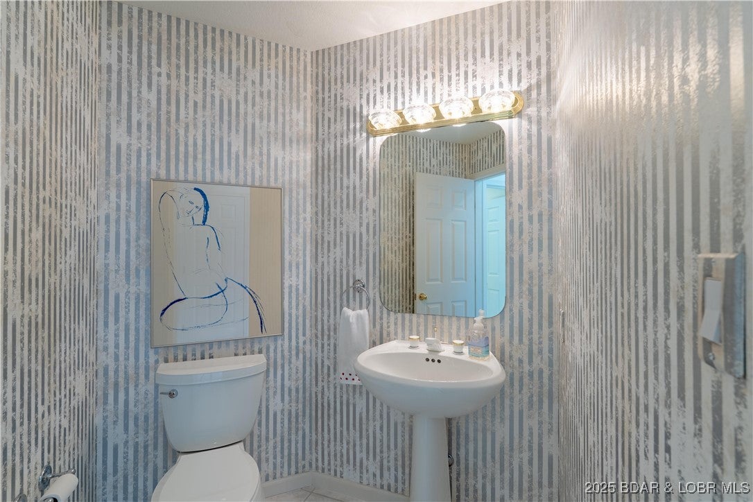 Four Seasons, Missouri, 65049, United States, 5 Bedrooms Bedrooms, ,6 BathroomsBathrooms,Residential,Active,1843468