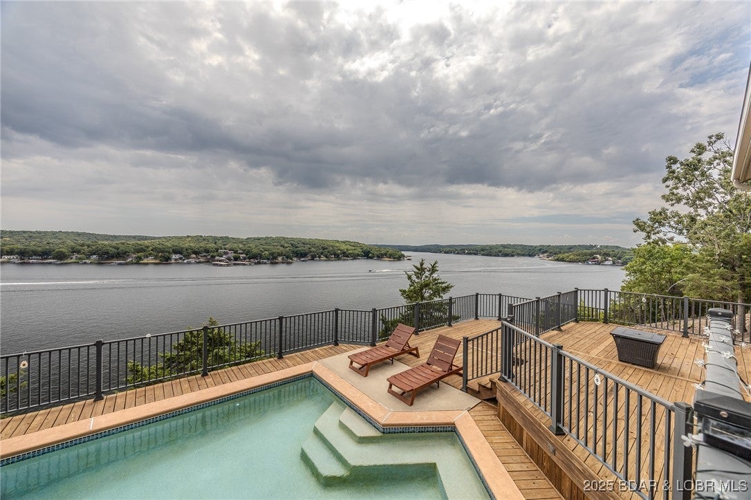 Sunrise Beach, Missouri, 65079, United States, 3 Bedrooms Bedrooms, ,3 BathroomsBathrooms,Residential,Active,1934766