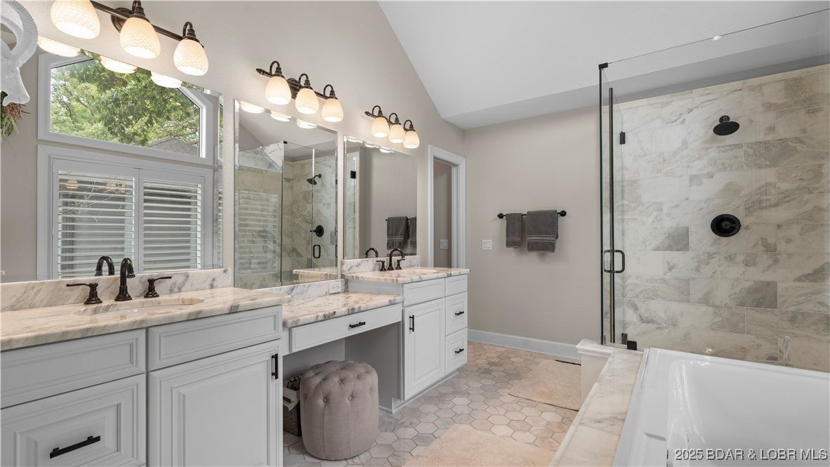 Lake Ozark, Missouri, 65049, United States, 5 Bedrooms Bedrooms, ,5 BathroomsBathrooms,Residential,Active,1968089