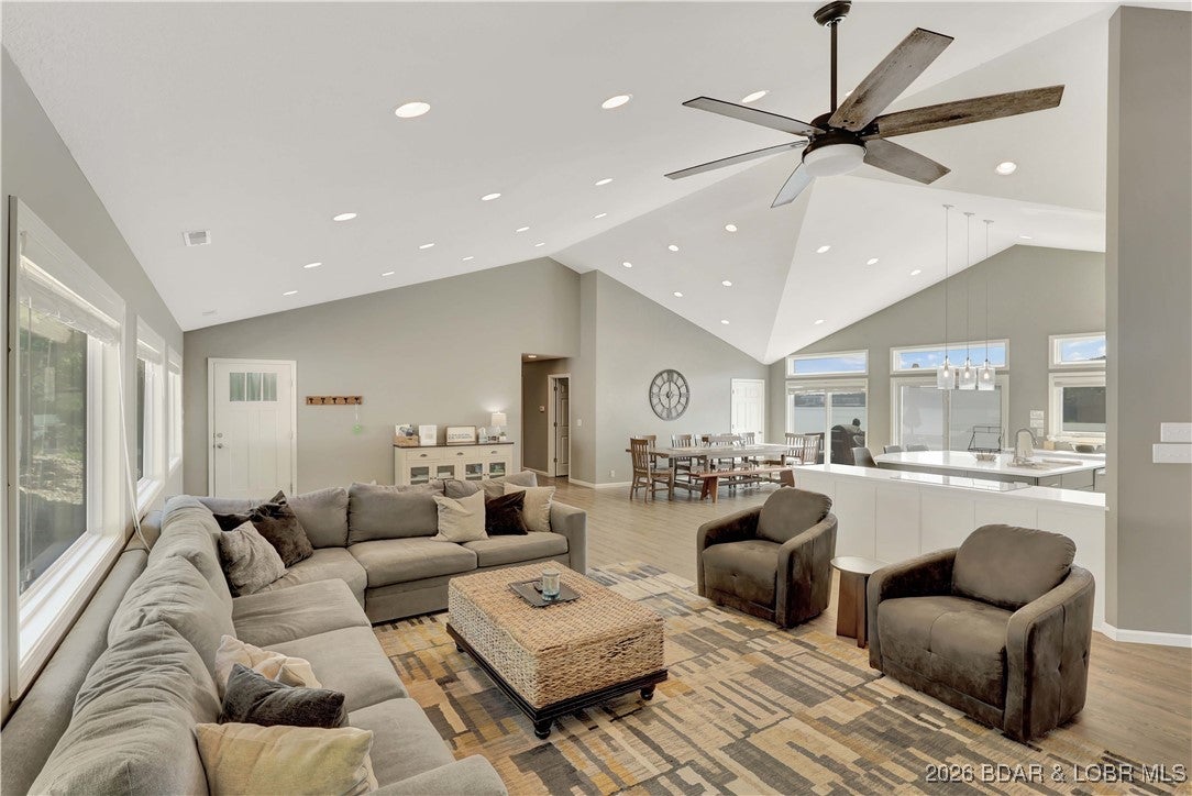 Sunrise Beach, Missouri, 65079, United States, 5 Bedrooms Bedrooms, ,6 BathroomsBathrooms,Residential,Active,2015451