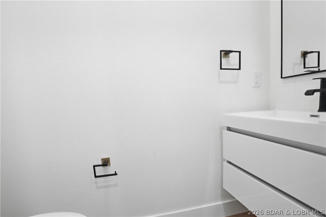 Porto Cima, Missouri, 65049, United States, 4 Bedrooms Bedrooms, ,4 BathroomsBathrooms,Residential,Active,2040222