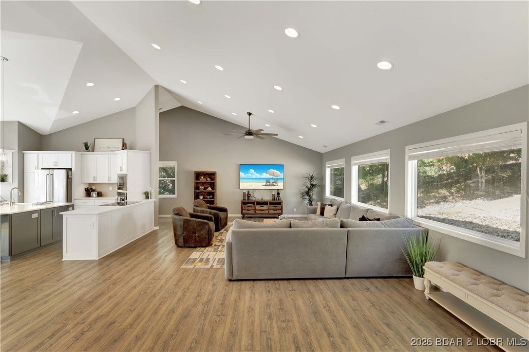 Sunrise Beach, Missouri, 65079, United States, 5 Bedrooms Bedrooms, ,6 BathroomsBathrooms,Residential,Active,2015451