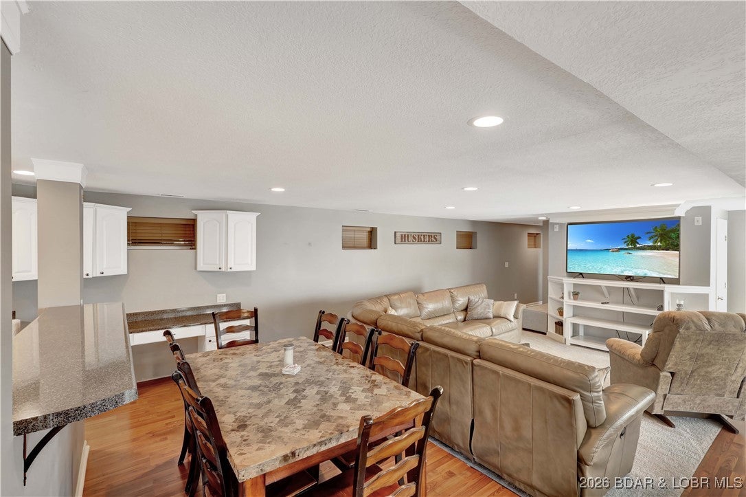 Sunrise Beach, Missouri, 65079, United States, 5 Bedrooms Bedrooms, ,6 BathroomsBathrooms,Residential,Active,2015451