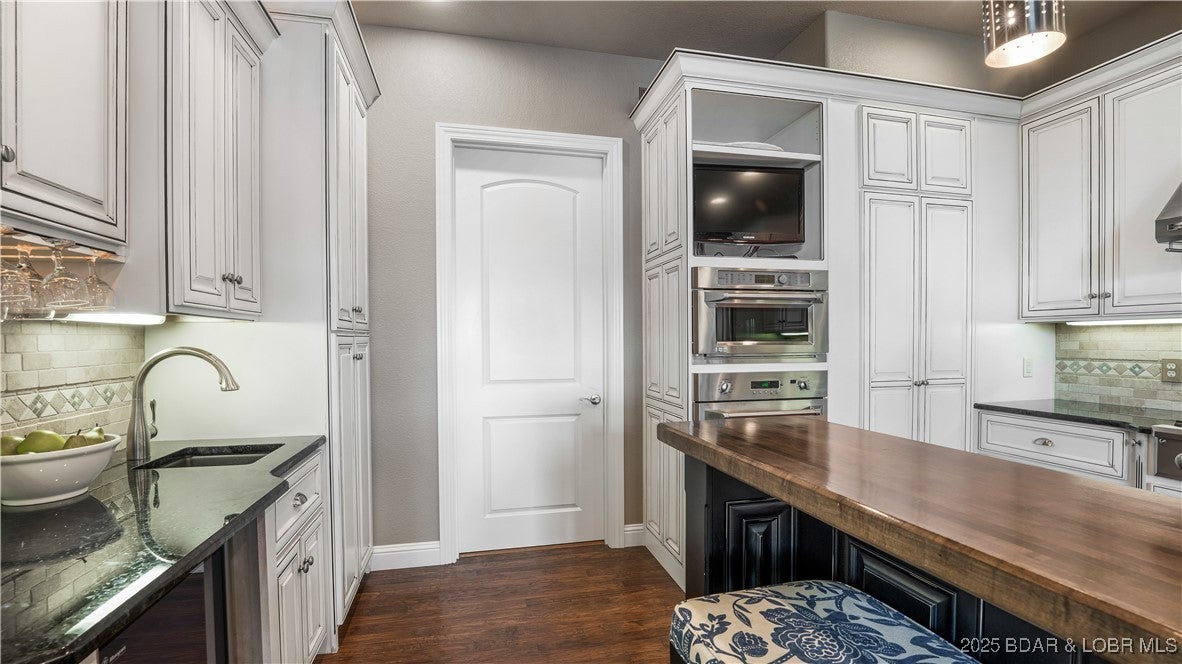 Camdenton, Missouri, 65020, United States, 5 Bedrooms Bedrooms, ,5 BathroomsBathrooms,Residential,Active,1989766