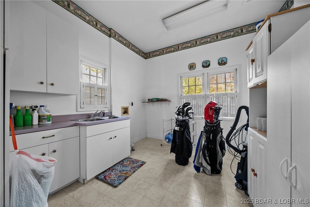 Linn Creek, Missouri, 65052, United States, 7 Bedrooms Bedrooms, ,6 BathroomsBathrooms,Residential,Active,1929474