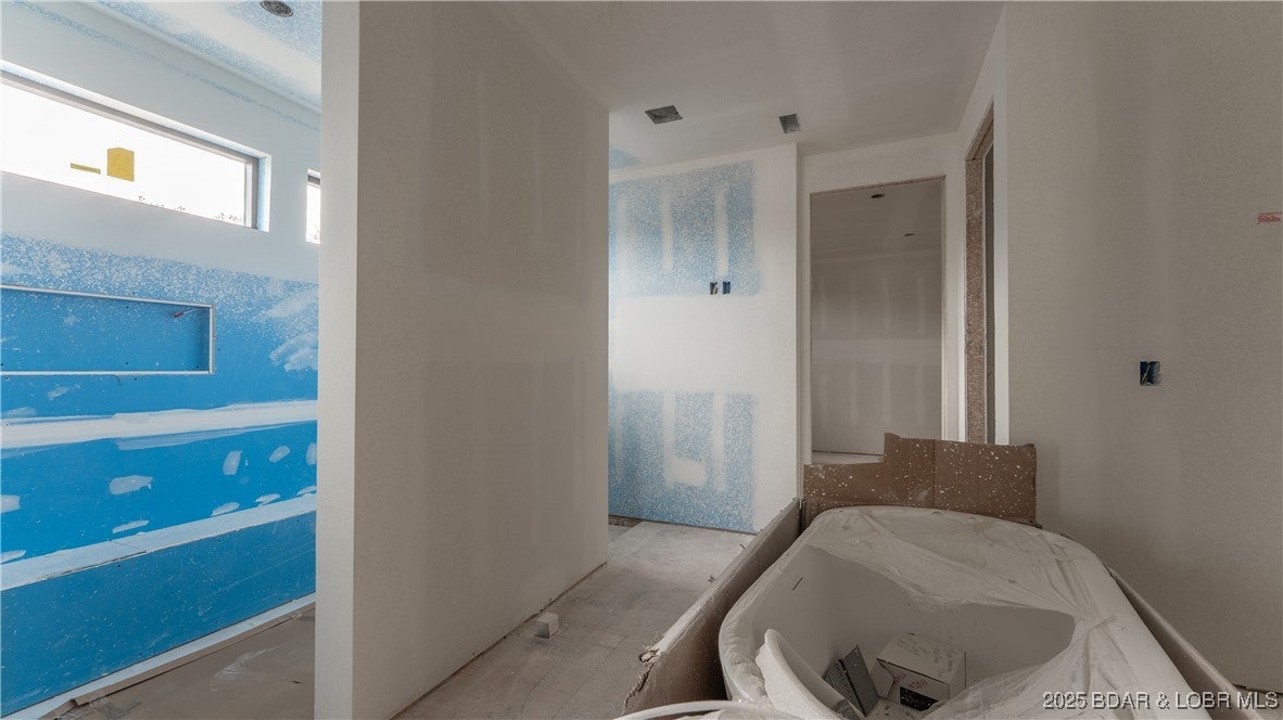 Osage Beach, Missouri, 65065, United States, 6 Bedrooms Bedrooms, ,9 BathroomsBathrooms,Residential,Active,1964478