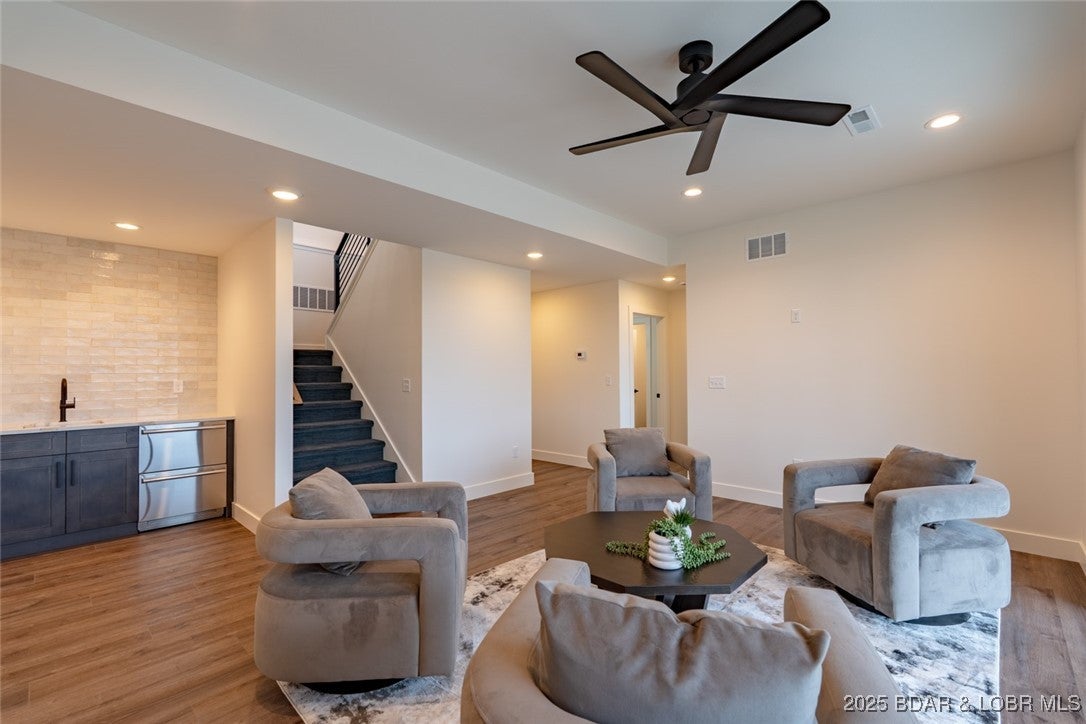 Osage Beach, Missouri, 65065, United States, 5 Bedrooms Bedrooms, ,4 BathroomsBathrooms,Residential,Active,1953713