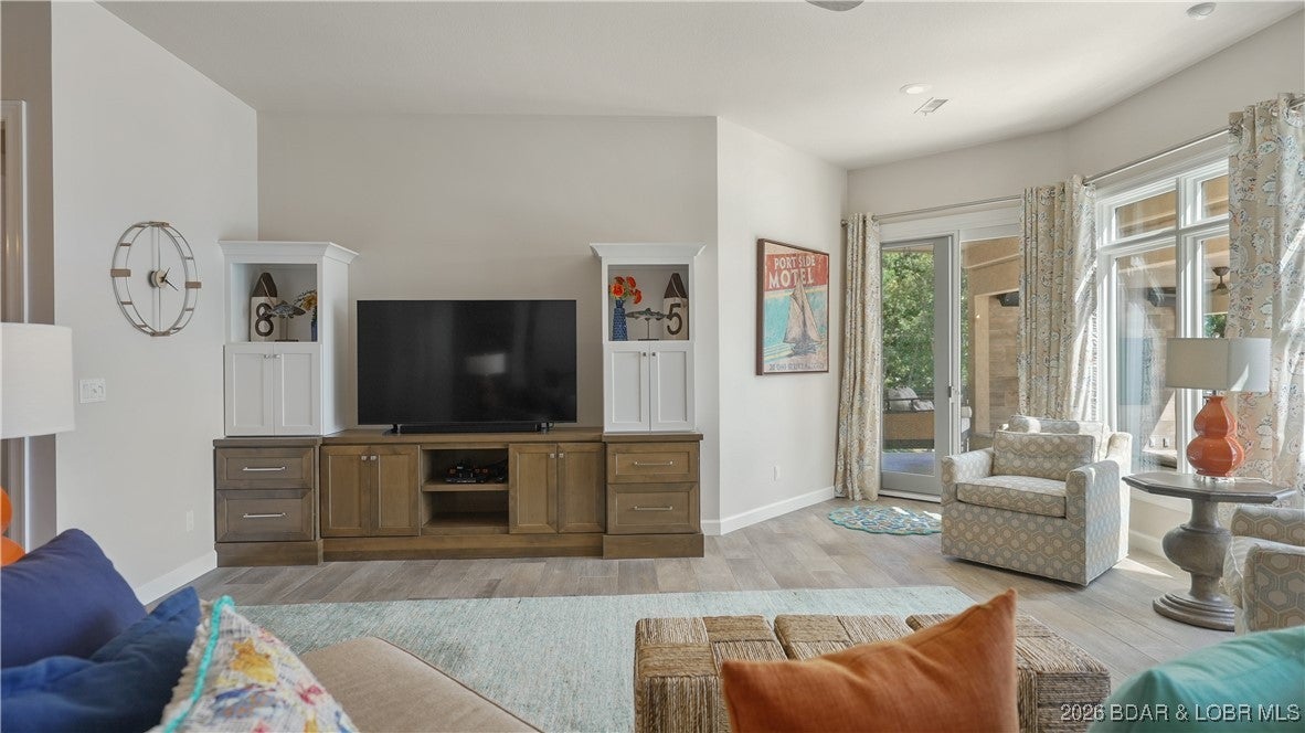 Sunrise Beach, Missouri, 65079, United States, 5 Bedrooms Bedrooms, ,5 BathroomsBathrooms,Residential,Active,2015220