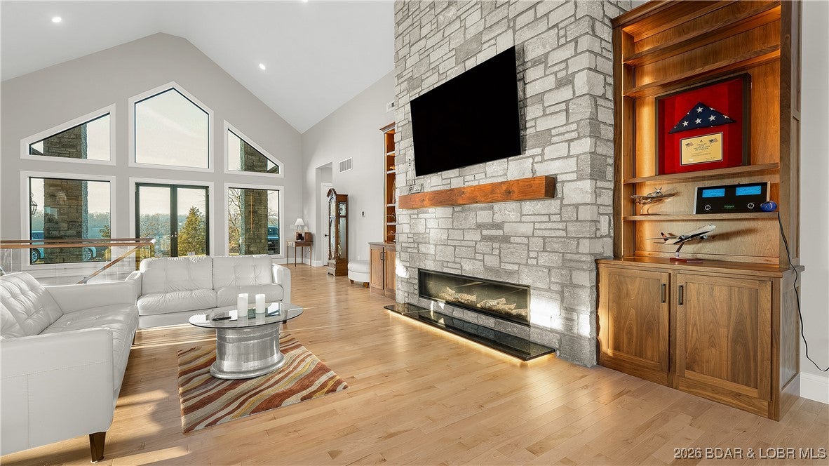 Osage Beach, Missouri, 65065, United States, 4 Bedrooms Bedrooms, ,5 BathroomsBathrooms,Residential,Active,2008724