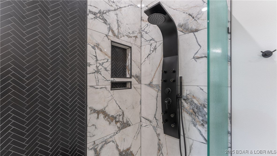 Porto Cima, Missouri, 65079, United States, 6 Bedrooms Bedrooms, ,6 BathroomsBathrooms,Residential,Active,1894189