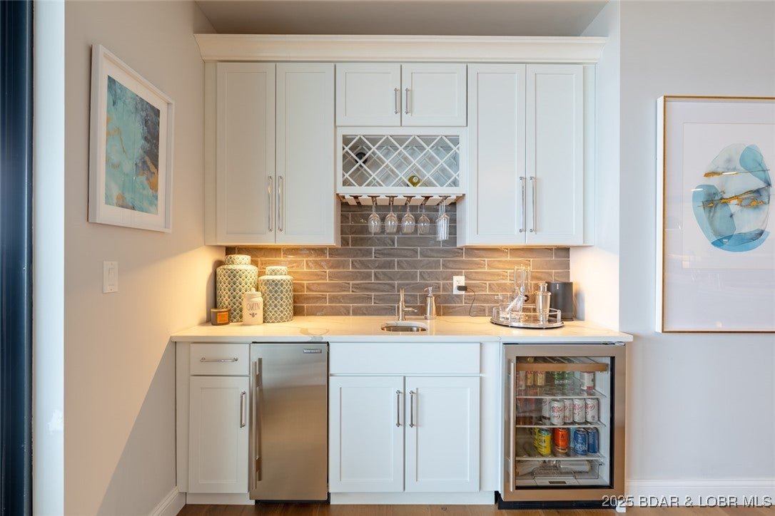 Sunrise Beach, Missouri, 65079, United States, 4 Bedrooms Bedrooms, ,5 BathroomsBathrooms,Residential,Active,2008284