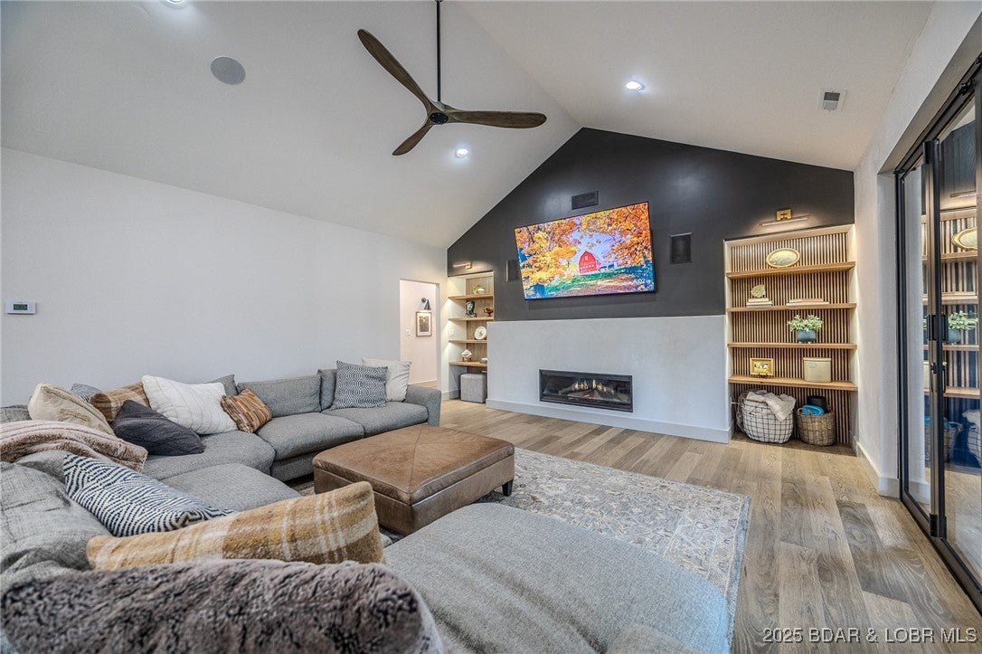 Linn Creek, Missouri, 65052, United States, 6 Bedrooms Bedrooms, ,5 BathroomsBathrooms,Residential,Active,1989796