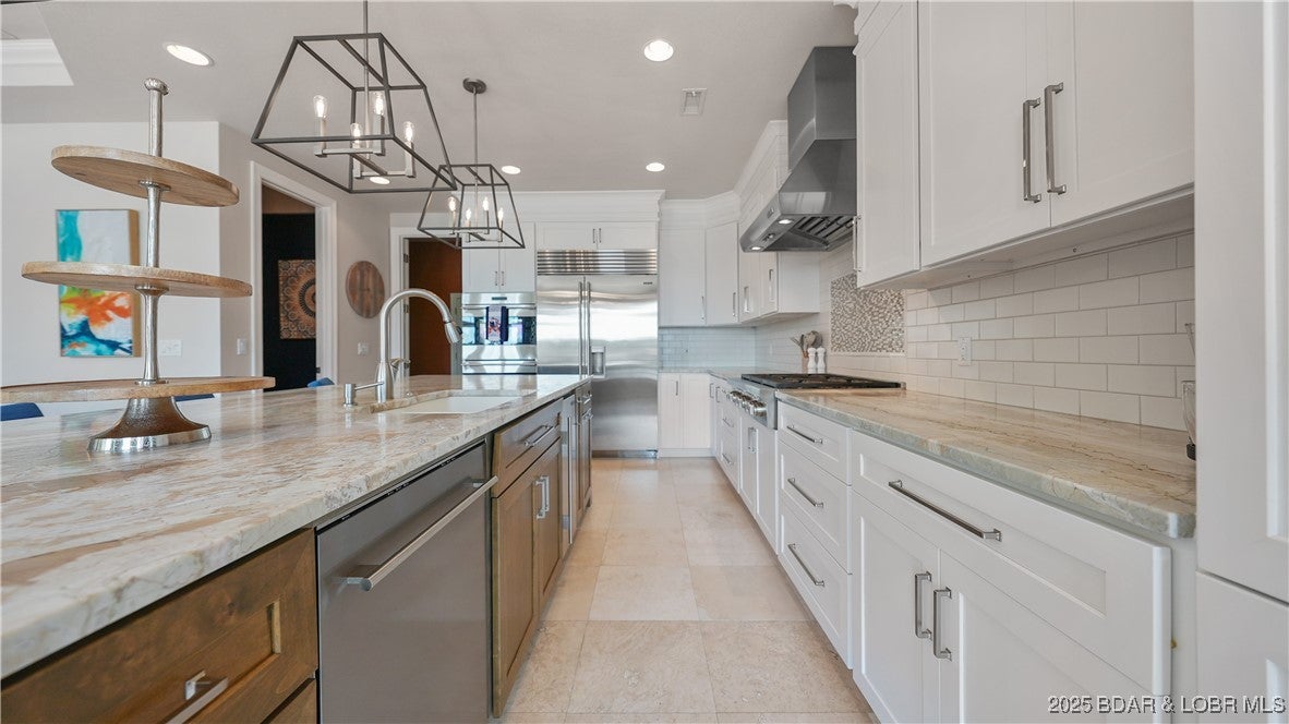 Sunrise Beach, Missouri, 65079, United States, 5 Bedrooms Bedrooms, ,5 BathroomsBathrooms,Residential,Active,1929435