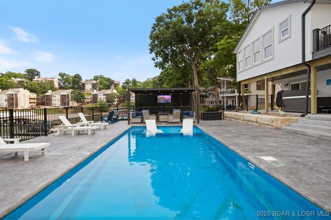 Osage Beach, Missouri, 65065, United States, 5 Bedrooms Bedrooms, ,4 BathroomsBathrooms,Residential,Active,2001071