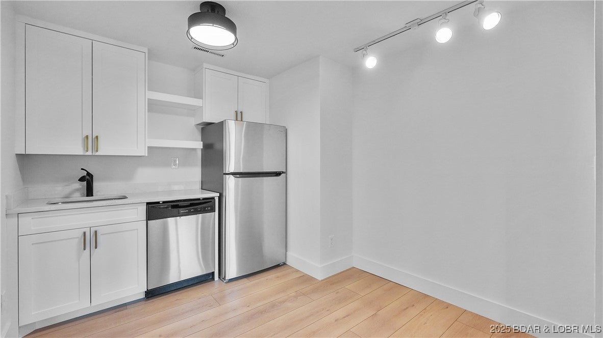 Osage Beach, Missouri, 65065, United States, 4 Bedrooms Bedrooms, ,4 BathroomsBathrooms,Residential,Active,1946330