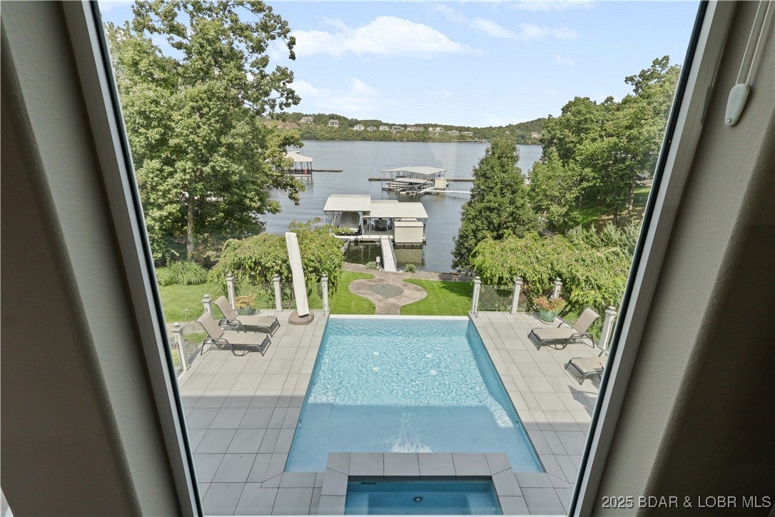 Porto Cima, Missouri, 65079, United States, 4 Bedrooms Bedrooms, ,4 BathroomsBathrooms,Residential,Active,1943787