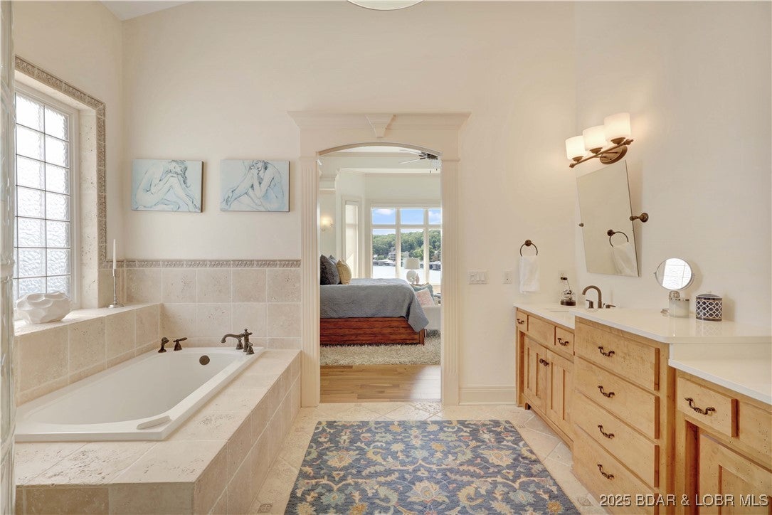 Porto Cima, Missouri, 65079, United States, 7 Bedrooms Bedrooms, ,7 BathroomsBathrooms,Residential,Active,1922532