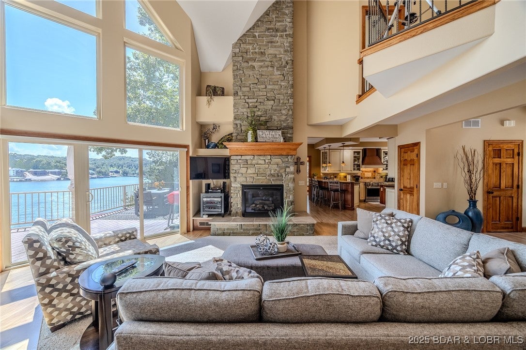 Linn Creek, Missouri, 65052, United States, 7 Bedrooms Bedrooms, ,6 BathroomsBathrooms,Residential,Active,1902924
