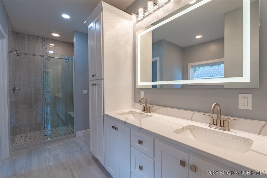 Climax Springs, Missouri, 65324, United States, 5 Bedrooms Bedrooms, ,5 BathroomsBathrooms,Residential,Active,1988443