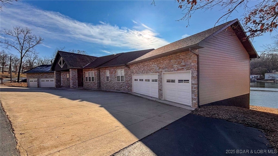 Sunrise Beach, Missouri, 65079, United States, 5 Bedrooms Bedrooms, ,7 BathroomsBathrooms,Residential,Active,2007238