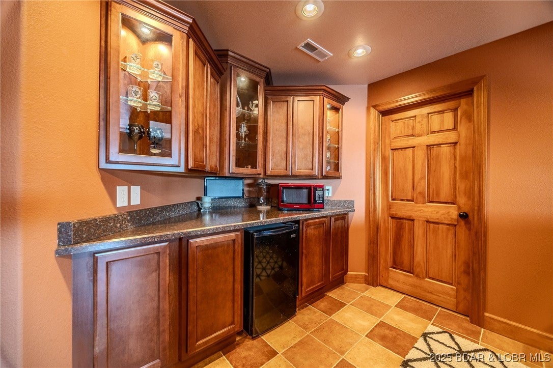 Linn Creek, Missouri, 65052, United States, 7 Bedrooms Bedrooms, ,6 BathroomsBathrooms,Residential,Active,1902924