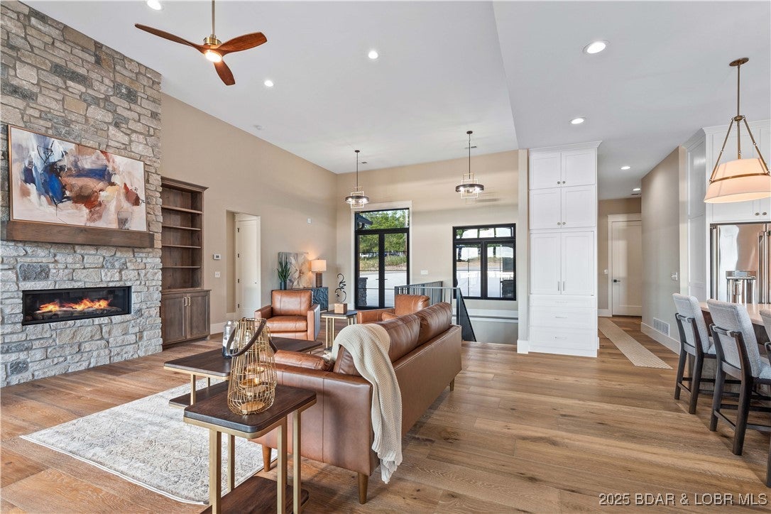 Osage Beach, Missouri, 65065, United States, 6 Bedrooms Bedrooms, ,6 BathroomsBathrooms,Residential,Active,1922661