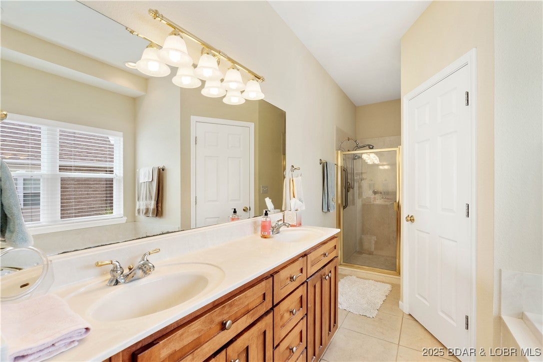 Camdenton, Missouri, 65020, United States, 4 Bedrooms Bedrooms, ,4 BathroomsBathrooms,Residential,Active,1936451